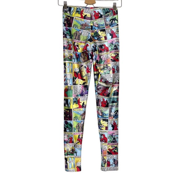 Blackmilk NWT Woman in Red Comic Strip Leggings - Medium - Picture 2 of 7